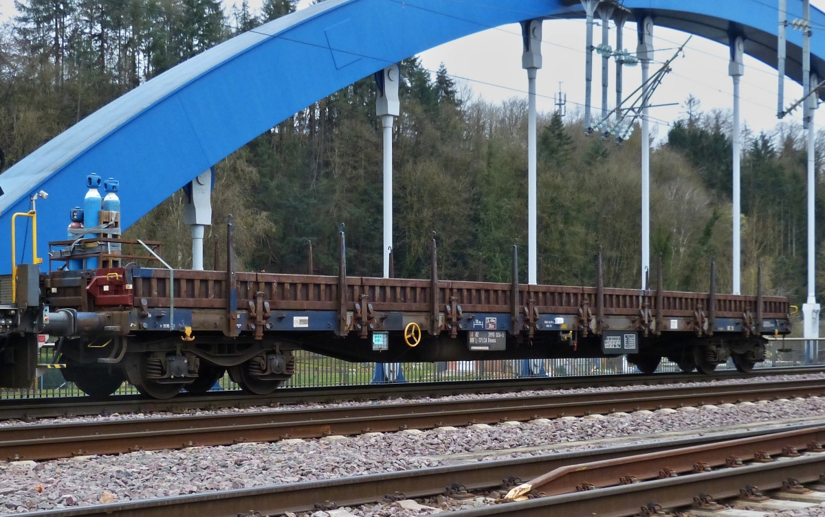 CFL G�terwagen der Gattung „Renss“ ist am Robbel 713 in Ettelbr�ck angeh�ngt. 03.04.2021