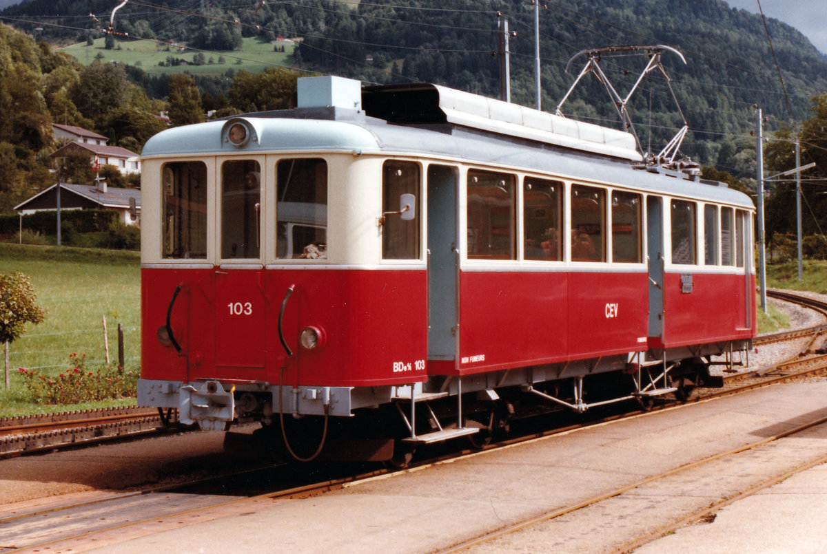 Chemins de fer électriques Veveysans (CEV).
Erinnerungen an die alte CEV.
Der frisch revidierte BDe 4/4 103 in Blonay im September 1983.
Foto: Walter Ruetsch