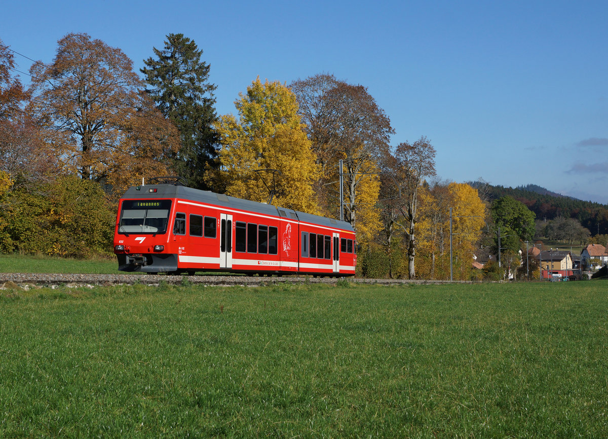CJ: HERBSTLICHE FARBENPRACHT IM JURA 
    vom 27. Oktober 2016
ABe 2/6 632 auf der Fahrt nach Tavannes. Die ABe 2/6 631 - 634 aus dem Jahre 2001 werden bei der CJ noch einige Jahre im Einsatz stehen.
Foto: Walter Ruetsch