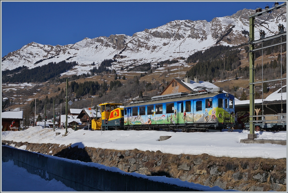 Da die Strecke Le S�pey - Les Diablerets zum Aufnahme Zeitpunkt nur im Inselbetrieb gef�hrt wurde und auch im Inselbetrieb Schnee ger�umt werden muss, vermute ich, dass in der Not nun der ASD BDe 4/4 N� 2 (Baujahr 1913) mit der Xrot.m. 933 zu diesem Zweck zum Einsatz gelangt. 

25. Januar 2022