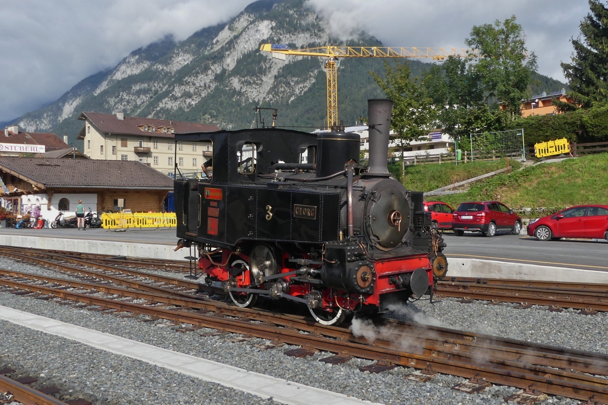 Dampflok Lok 3, der Achenseebahn rangiert im Gleisbereich von Jenbach. 22.08.2024 

