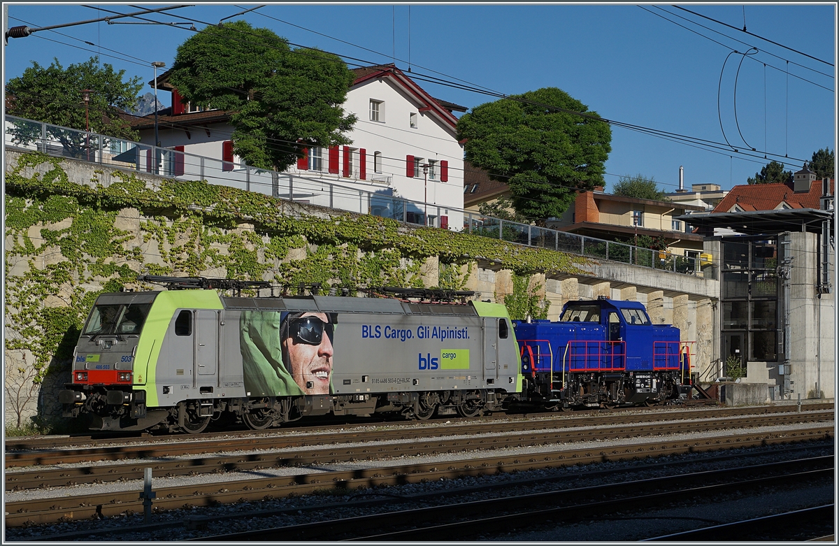 Das SBB-Cargo blau lässt doch vermuten, dass diese in Spiez abgestellte Diesellok mit der Anschrift UIC Bezeichnung 90 80 1 002 102-4 DALS ev bei der SBB zum Einsatz kommen könnte. 
Davor steht noch die BLS Re 486 503. 

14. Juni 2021