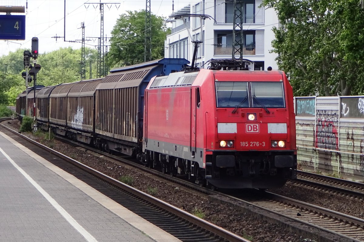 DB 185 276 durchfahrt mit ein Stahlzug K�ln S�d am 7 Juni 2019. 