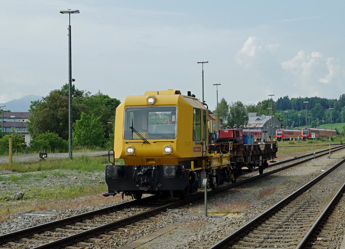 DB: Am 2. Juni 2017 konnten in Kempten innert kurzer Zeit gleich drei verschiedene Fahrzeuge des Bahndienstes auf der Fahrt fotografiert werden.
Foto: Walter Ruetsch