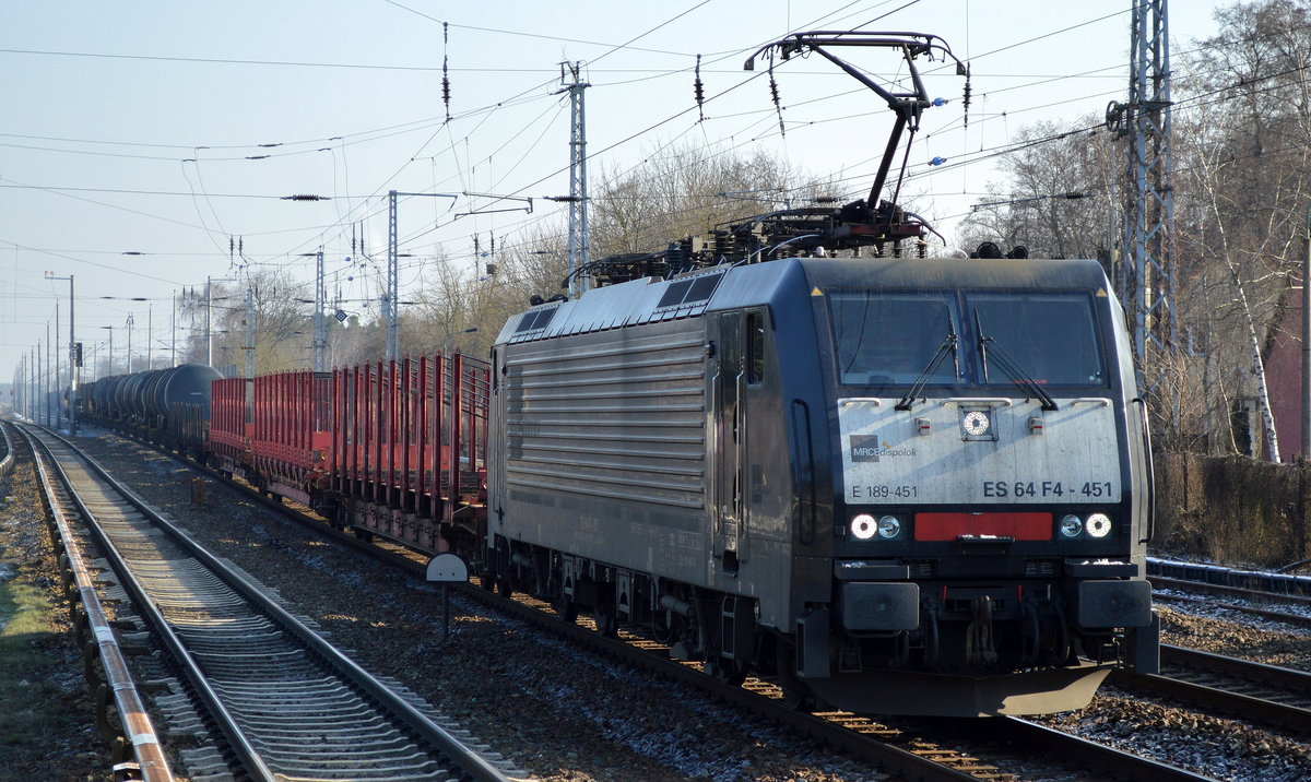 DB Cargo Deutschland AG mit der MRCE Dispo ES 64 F4-451 [NVR-Number: 91 80 6189 451-8 D-DISPO] und einem gemischten Güterzug am 08.02.18 Berlin-Hirschgarten.