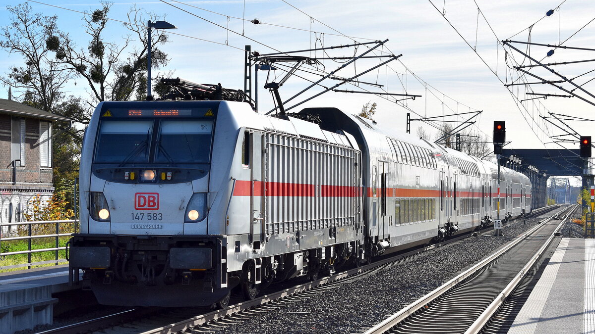 DB Fernverkehr AG [D] mit ihrer  147 583  [NVR-Nummer: 91 80 6147 583-9 D-DB] u. einem IC Richtung Dortmund Hbf. am 05.11.25 Durchfahrt Bahnhof Roßlau (Elbe).
