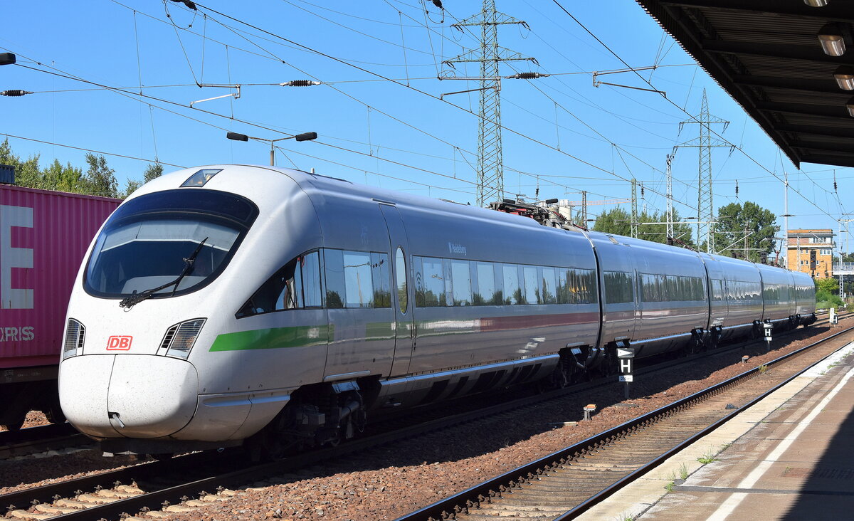 DB Fernverkehr AG, Frankfurt (Main) mit ihrem ICE-T  TZ 1504 / 415 504-0  Taufname:  Heidelberg  (NVR:  93 80 5415 504-0 D-DB +....... )am 19.08.25 Höhe Bahnhof Schönefeld. b. Berlin.