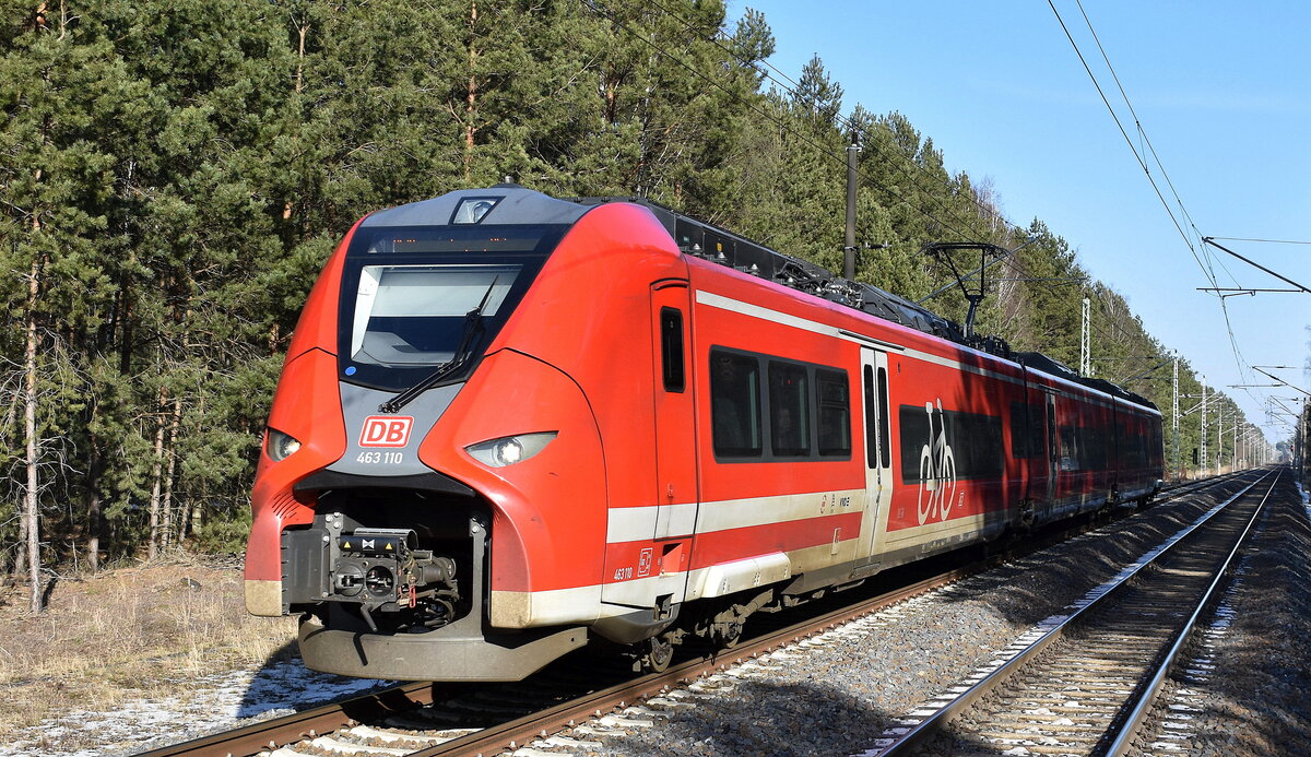 DB Regio AG - Region Nordost, Fahrzeugnutzer: Regionalbereich Berlin/Brandenburg, Potsdam mit ihrem Mireo  463 110  (NVR:  94 80 0463 110-7 D-DB..... )  als RE10 nach Doberlug-Kirchhain (Weichenstörung vor Ort) am 22.02.25 Höhe Bahnhof Jänschwalde Ost.