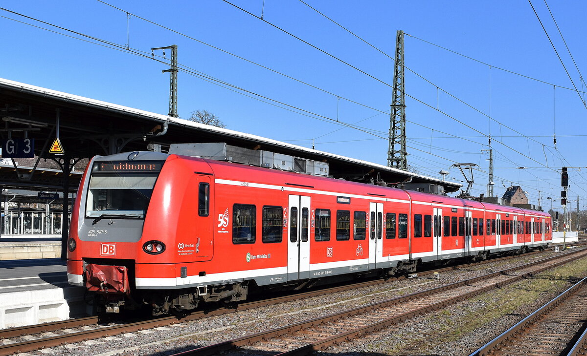 DB Regio AG - Region Südost, Fahrzeugnutzer: S-Bahn Mittelelbe, Magdeburg mit ihrer  425 510-5  (NVR:  94 80 0425 510-5 D-DB..... ) als S1 nach Wittenberg bei der Einfahrt Bahnhof Stendal Hbf. am 06.03.25 