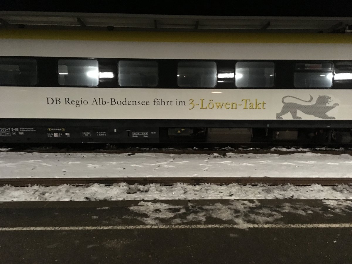  DB Regio Alb - Bodensee fährt im 3 Löwen Takt 

612 005 mit den neuen Landesfarben am 28.01.17 in Sigmaringen