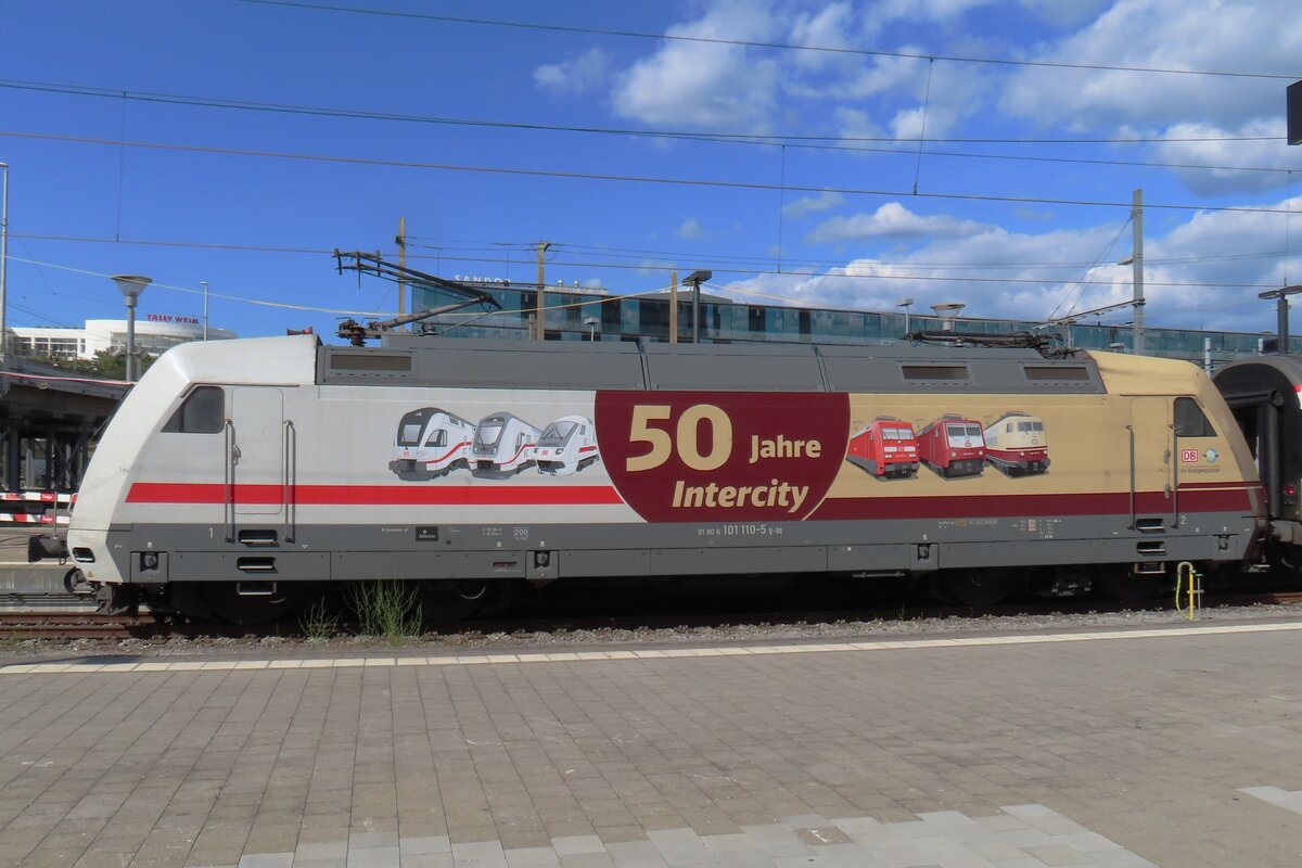DB Werber 101 110 steht am 16 Mai 2025 in Basel SBB nach 90 Minutiger Verspätung -wie üblich ins Deutschen Fernverkehr.