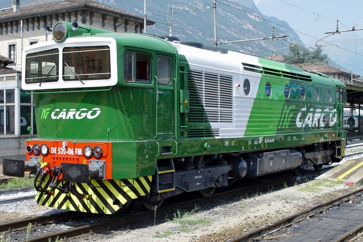 DE 520-06 steht am 21 Mai 2006 in Domodossola. Dieser ex-CSD Brejlovec (Tauchbrille) wurde als eine Serie von 20 Stück von FNM gekauft. 