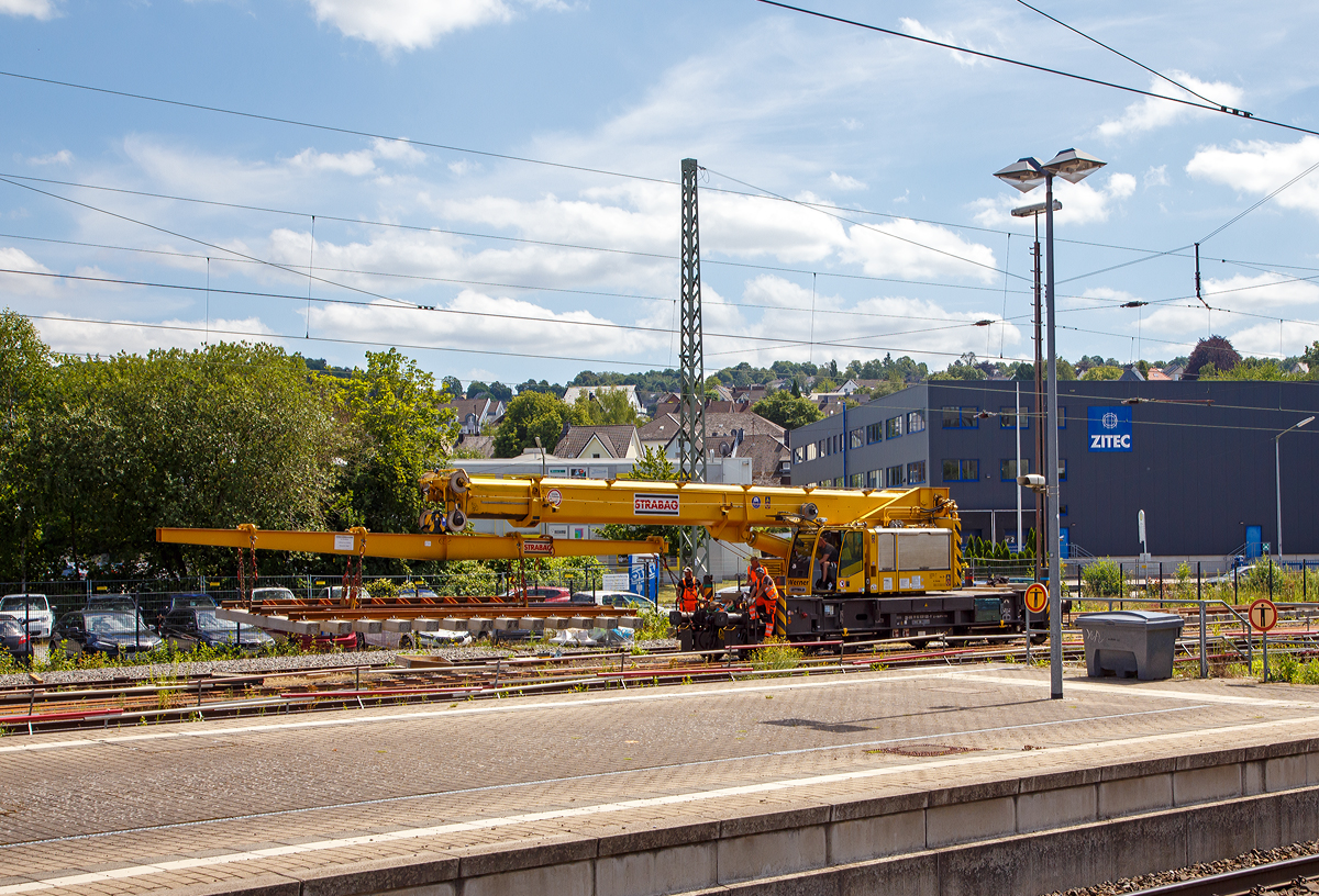 Der 50 t GOTTWALD Gleisbauschienenkran GS 50.09 T, Schweres Nebenfahrzeug Nr. 99 50 9219 028-9 CH-BRS „Werner“ der BMTI Rail Service GmbH (Servicebetrieb der STRABAG SE), ex VTmaas 99 85 92 19 028-9 VANOMAG AG Kran VIII, ex VTmaas 80 85 94 81 407-7, ist am 30.07.2021 im Bahnhof Siegen-Weidenau im Einsatz.

Der Kran wurde 2002 von Gottwald in Düsseldorf gebaut.

TECHNISCHE DATEN:
Spurweite: 1.435 mm
Anzahl der Achsen: 6 (in 2 Drehgestellen)
Länger über Puffer: 12.000 mm (ohne Kranausleger)
Drehzapfenabstand: 7.000 mm
Achsabstand im Drehgestell : 1.500 mm
Raddurchmesser: 920 mm (neu) 
Breite in Transportstellung: 3.100 mm
Höhe in Transportstellung: 4.200 mm
Eigengewicht: 116 t in Transportstellung (Gegengewicht abgelegt)
Traglast:  50.000 kg bei 3,0 m Ausladung vor Puffer 
  18.300 kg bei 12,5 m Ausladung vor Puffer
Kleinster befahrbarer Radius: 90 m 
max. Geschwindigkeit im Zugverband: 100 km/h
max. Geschwindigkeit im Eigenantrieb: 25 km/h
Bremse: KE-GP mZ (D)