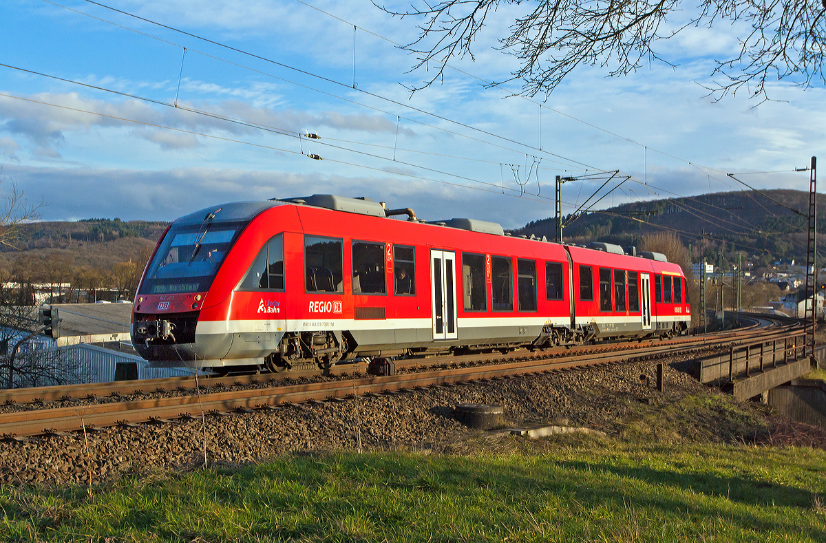 
Der Alstom Coradia LINT 41 (Dieseltriebwagen) 648 203 / 703 der DreiLänderBahn als RB 95  Sieg-Dill-Bahn  (Dillenburg-Siegen-Betzdorf/Sieg-Au/Sieg) fährt am11.02.2014 von Haiger weiter in Richtung Siegen.

Hier fährt er auf der KBS 445 (Dillstrecke), ab Siegen geht es dann weiter auf der KBS 460 (Siegstrecke) 