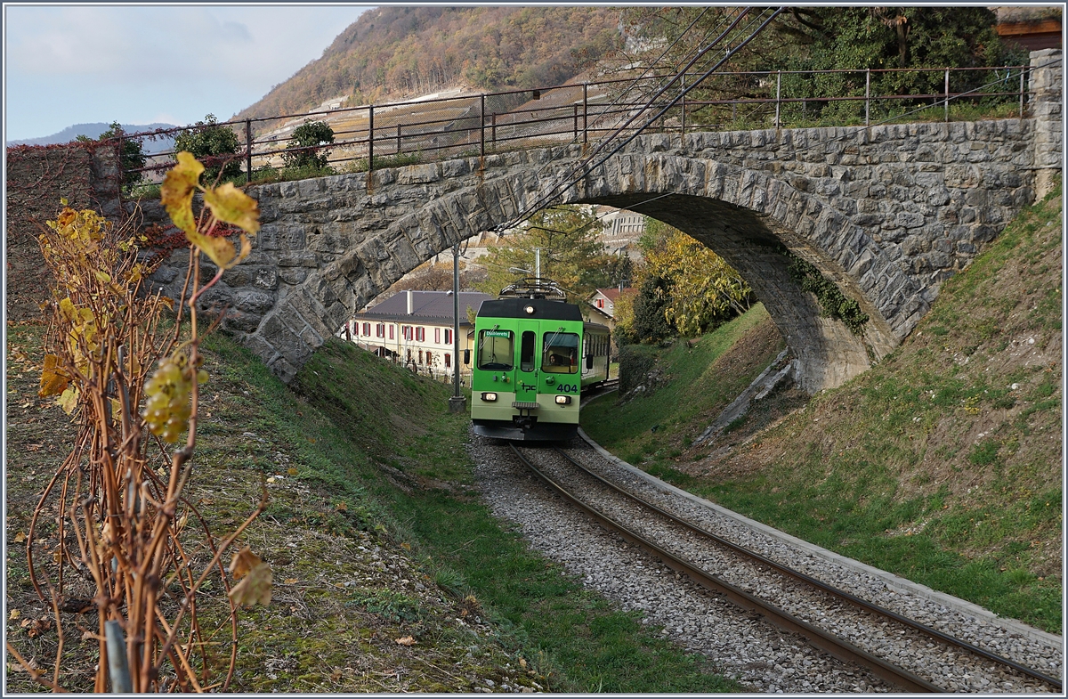Der ASD BDe 4/4 404 nimmt mit seinem Bt die Steigung in den Weinbergen bei Aigle in Angriff.
18. Nov. 2018