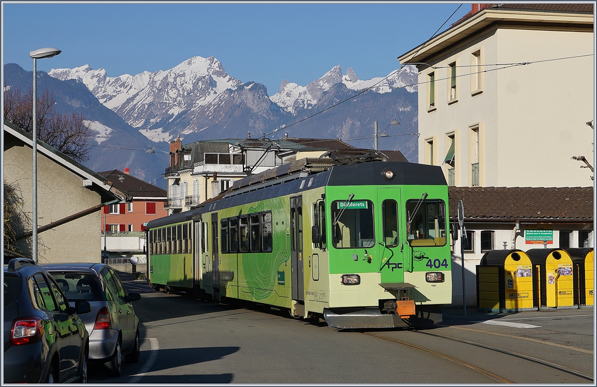 Der ASD BDe 4/4 404 mit Bt beim Halt in Aigle Place du Marché ADS.
23. Feb. 2019