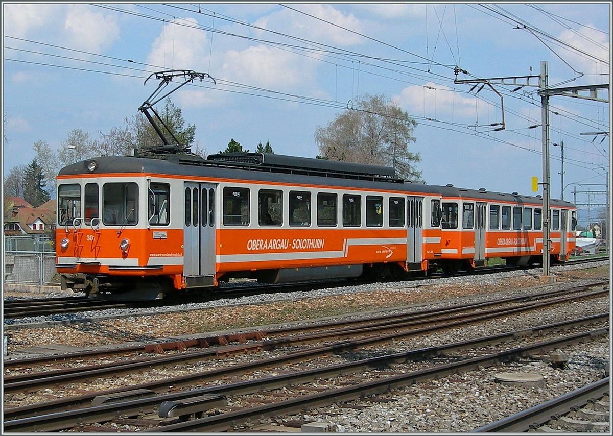 Der asm Be 4/4 301 ist mit seinem Bt auf dem Weg nach St-Urban und verlässt gerade den Bahnhof Langenthal.
22. April 2006