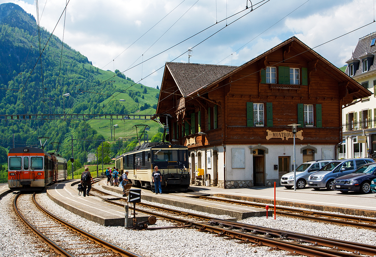 Der Bahnhof Montbovon am 28.05.2012: 
Links ein Triebzug der tpf (Transports publics fribourgeois) bestehend aus dem Bt 224 und dem Be 4/4 122. Rechts die MOB GDe 4/4 6004  Interlaken  mit einem Zug.