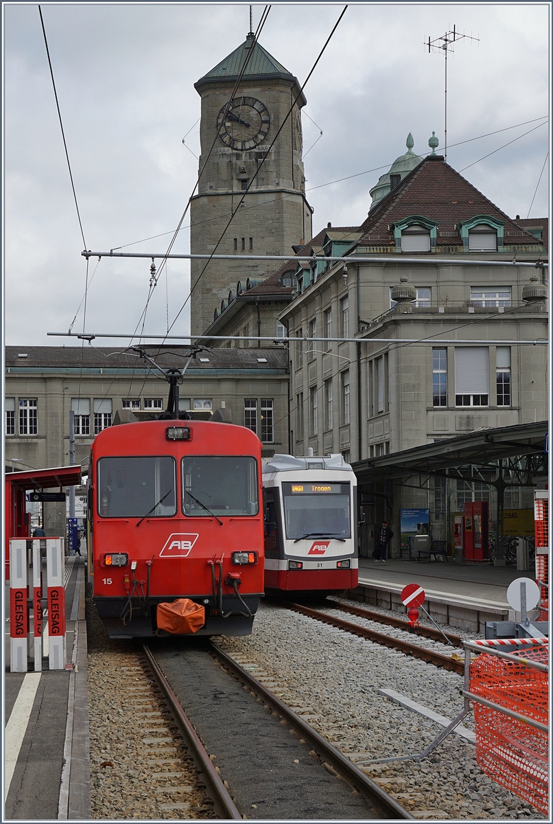 Der Bahnhof St.Gallen AB mit Z�gen nach Appenzell (BDeh 4/4 15) und Trogen Be 4/8 31.
 
Die Strecken Trogen - St. Gallen (TB) und Appenzell - St. Gallen (ex SGA) sollen k�nftig  durch gebunden  werden, was tiefgreifende �nderungen zur bisherigen Betriebsf�hrung und Bauliche Ma�nahmen erfordert. 

16. M�rz 2018