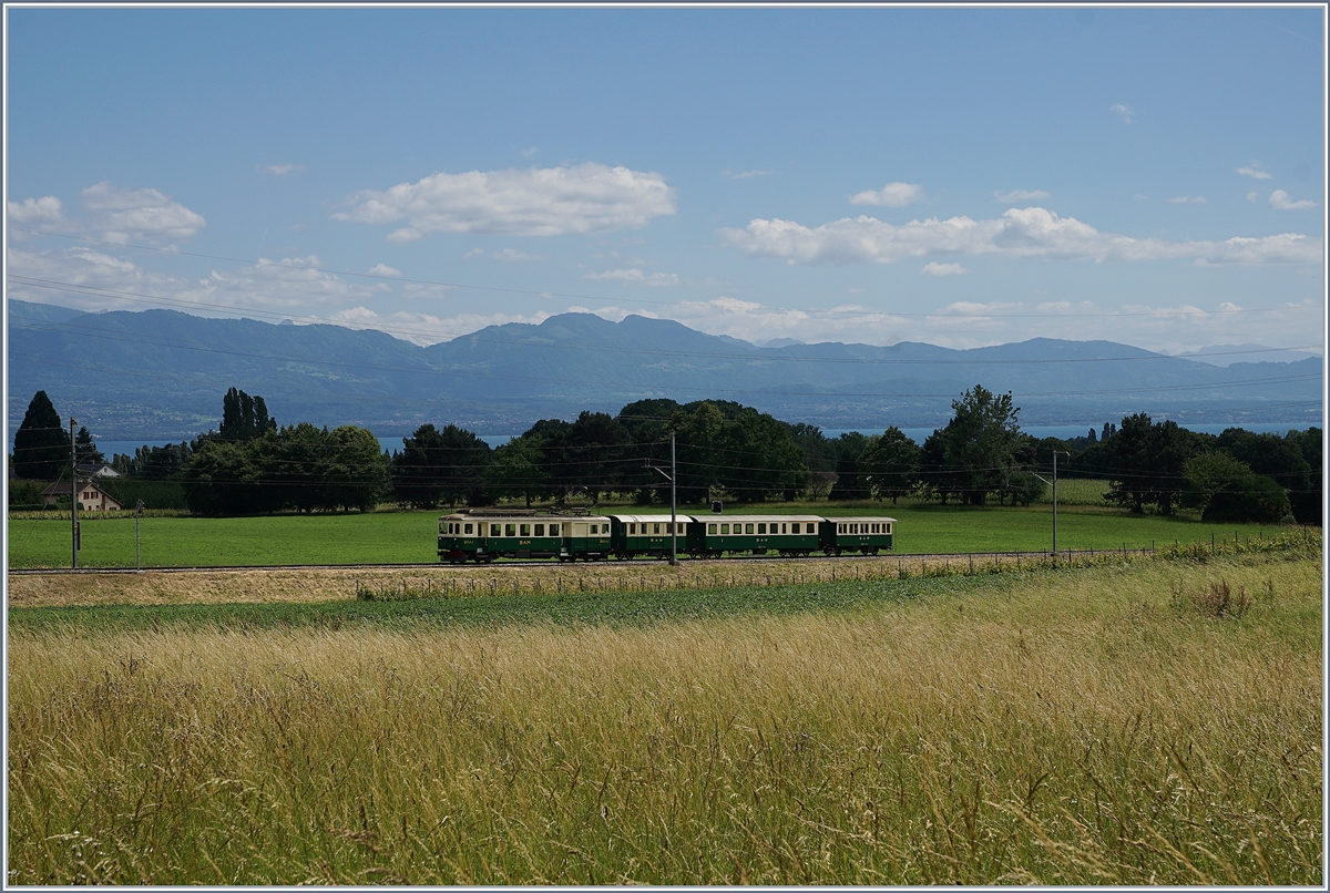 Der BAM BCFe 4/4 N� 2 auf der Fahrt von Morges nach Apples kurz vor Vufflens le Ch�teau.
7. Juni 2017