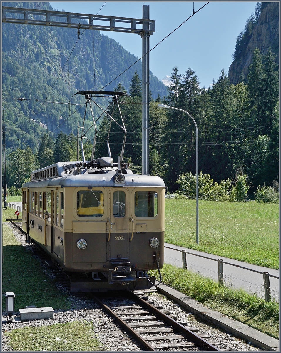 Der BOB ABDe 4/4 302 (Baujahr 1949) steht in Zweilütschienen.
8. August 2016