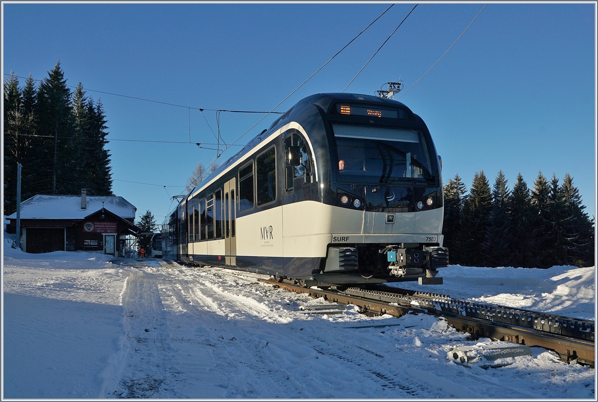 Der CEV MVR ABeh 2/6 7503  Blonay-Chamby  verlässt Les Pléiades Richtung Vevey.
10. Jan. 2019 