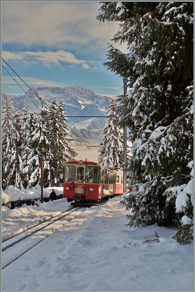 Der CEV Regionalzug 1384 auf Talfahrt kurz vor Lally.
21. Jan. 2015