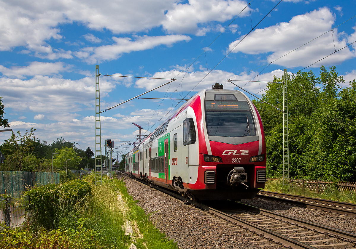 
Der CFL 2307, ein Stadler KISS, fährt am 30.05.2020 als IC 5106 (Düsseldorf Hbf - Koblenz Hbf - Trier Hbf - Luxembourg) durch Bonn-Gronau in Richtung Konlenz.