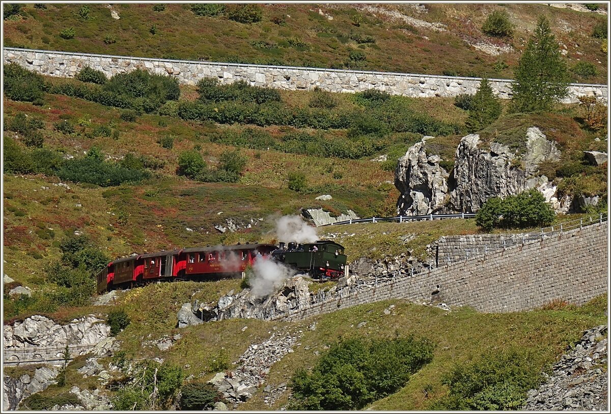 Der Dampzug 133 kurz vor der Einfahrt in den Tunnel in Richtung Oberwald.
(30.09.2021)