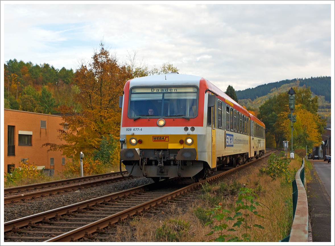 Der Diesel-Triebzug 928 677-4 / 628 677-7 der Daadetalbahn der Westerwaldbahn (WEBA) kommt als RB 97 Daadetal-Bahn (Umlauf 90463) von Daaden, hier kurz vor der Endstation Betzdorf/Sieg. 
Er f�hrt auf der 10 km langen gleichnamentlichen Strecke Daadetal-Bahn (KBS 463).
