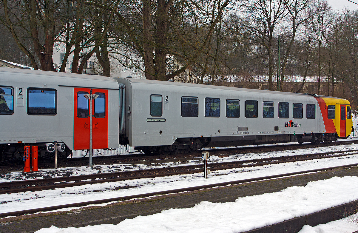 
Der Dieseltriebzug VT 72 der HLB (95 80 0628 072-0 D-HEB / 95 80 0629 072-9 D-HEB) ist am 31.12.2014 im Bahnhof Westerburg abgestellt. 

Für ein ganzes Bild bzw. eine andere Perspektive war er leider zu beschmiert. 