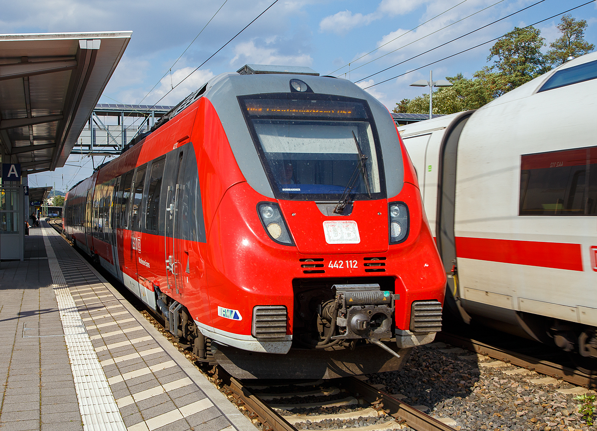 Der dreiteilige Bombardier Talent 2 - 442 112 / 442 612 der DB Regio f�hrt am 23.09.2020, als RB 41 (Kirchhain(Bz. Kassel) - Frankfurt am Main HbF), vom Bahnhof Marburg (Lahn) weiter in Richtung Frankfurt.
