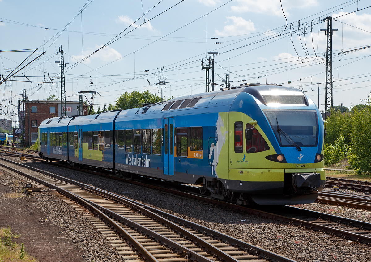 
Der dreiteilige Stadler FLIRT ET 009 der WestfalenBahn GmbH (WFB) erreicht am 01.06.2017 den Hauptbahnhof Münster (Westf.).