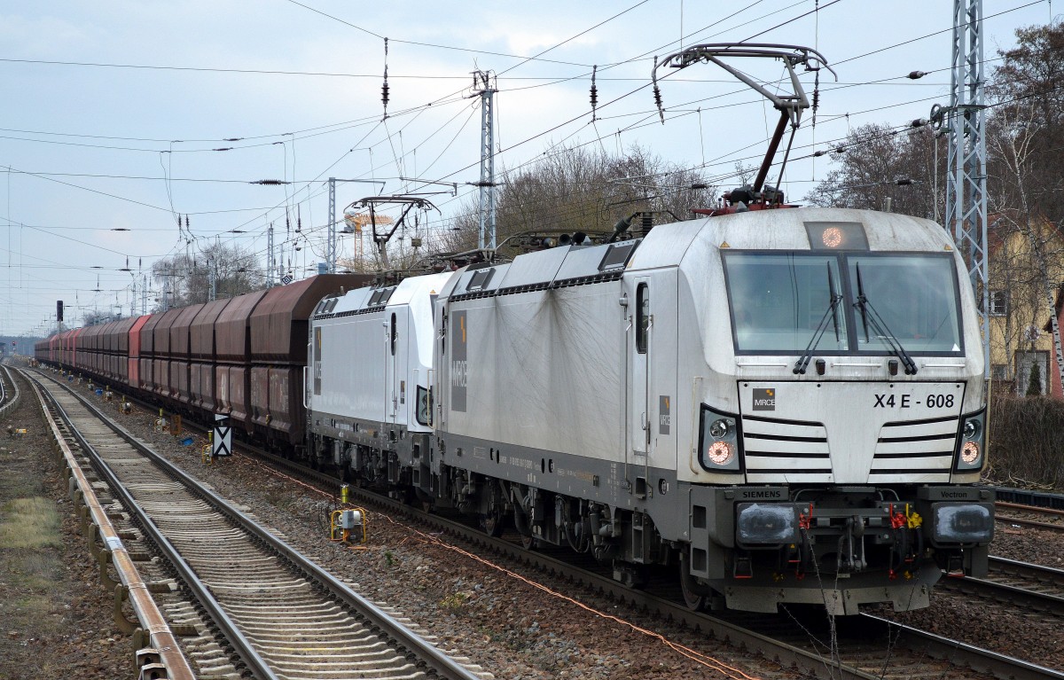 Der Erz-Leerzug zurück nach Rostock mit der Vectron Doppeltraktion X4 E - 608 + X4 E - 609 am 07.03.16 Berlin-Hirschgarten. 