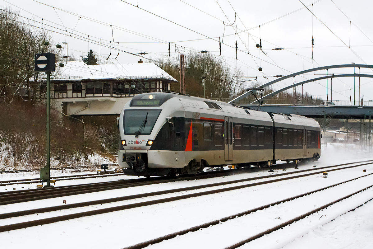 
Der ET 22 2104 (94 80 0426 103-8 D-ABRN / 94 80 0826 103-4 D-ABRN), ex ET 22 004, ein 2-teiliger Stadler Flirt der Abellio Rail NRW, am 29.2.2014 kurz vor dem Bahnhof Kreuztal. Er fährt als RE 16  Ruhr-Sieg-Express  (Siegen-Hagen-Essen).