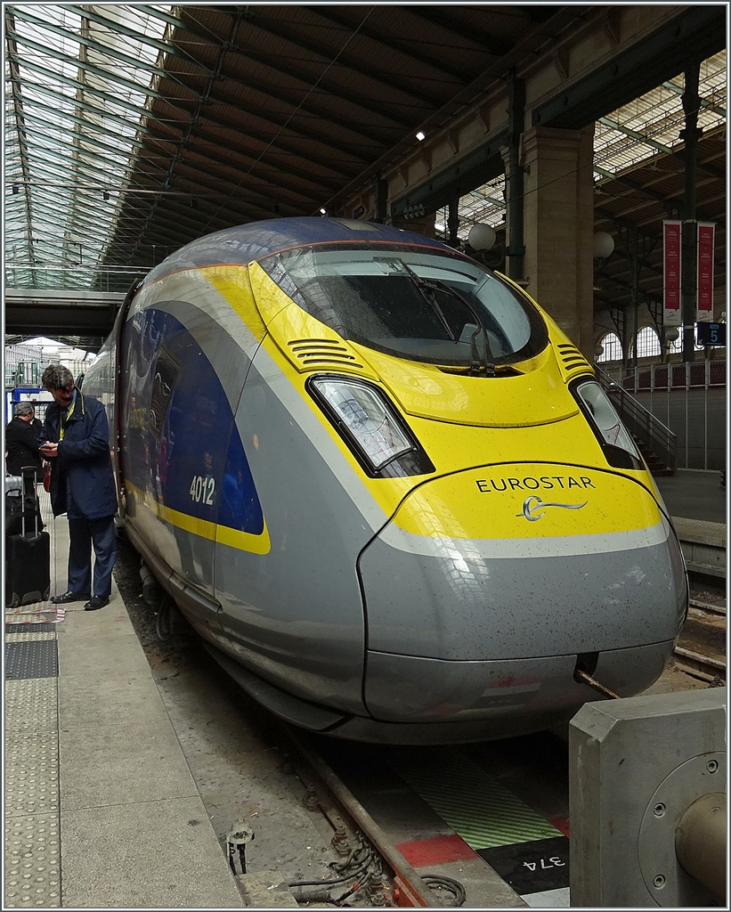 Der Eurostar 4012 (BR Class 374 Eurostar 320) ist in Paris Gare du Nord eingetroffen. 
28. April 2016
