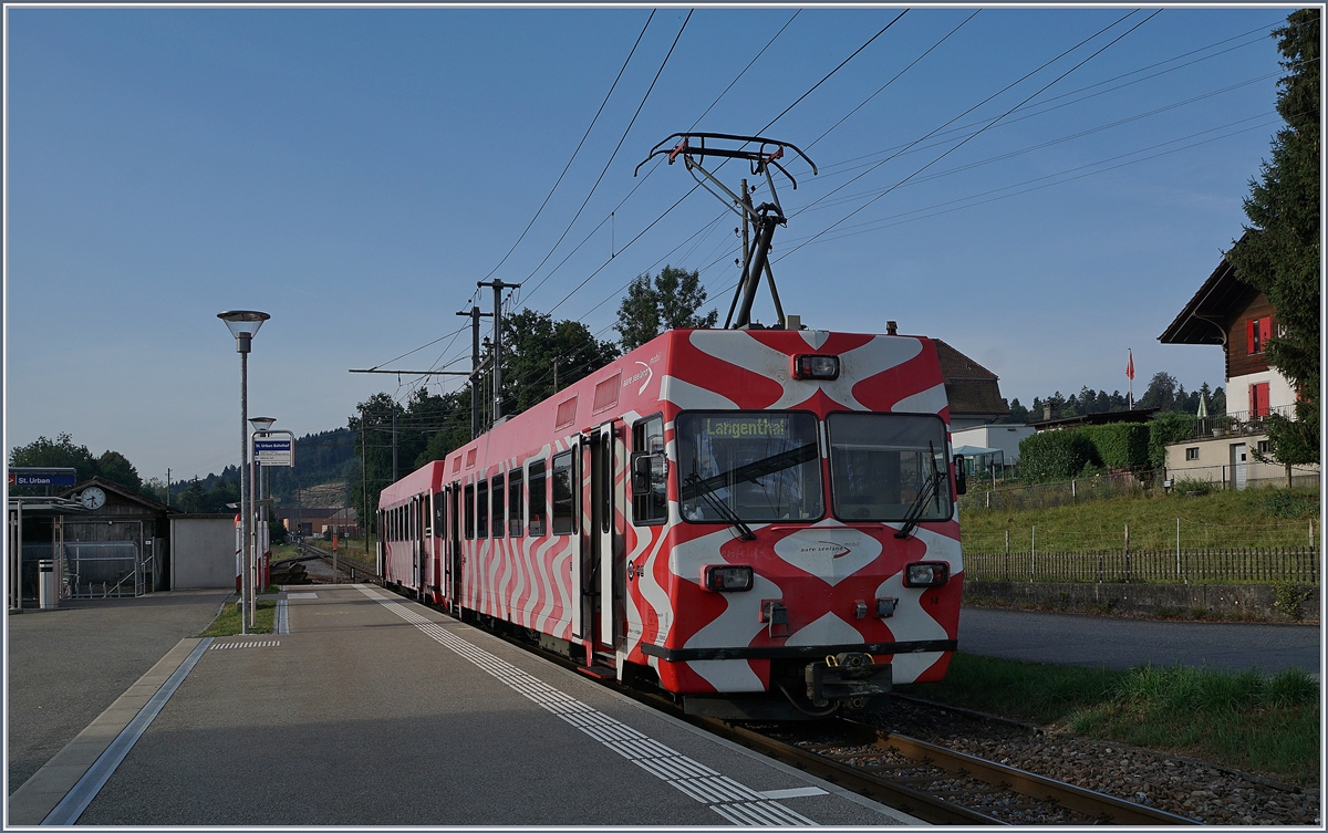 Der ex FW Be 4/4 14 mit seinem Bt (1)14 wendet in St-Urban für die Rückfahrt nach Langenthal.

10. August 2020