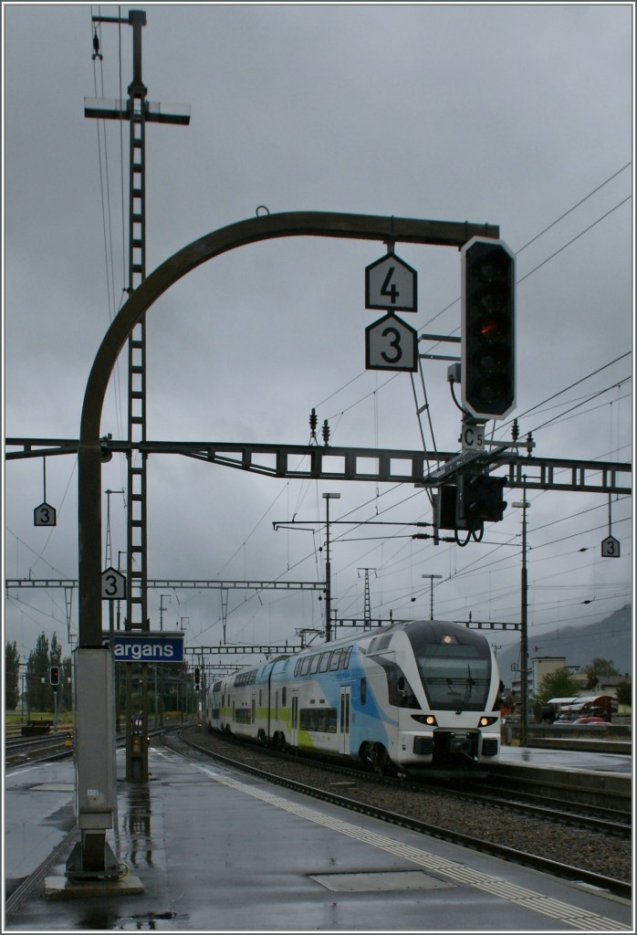 Der f�r die Westbahn bestimmte Stadler Kiss ET 4010 93 85 4010 002-2 CH WSTBA erreicht auf einer Testfahrt Sargans.
11. Sept. 2011