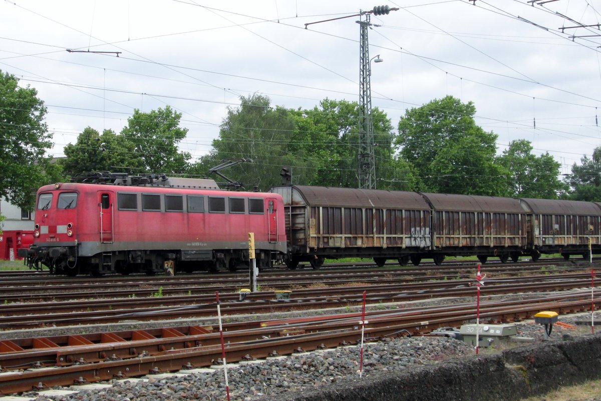 Der Henkellzug kt 140 856 durchfahrt am 30 Mai 2014 Darmstadt-Kranichstein.