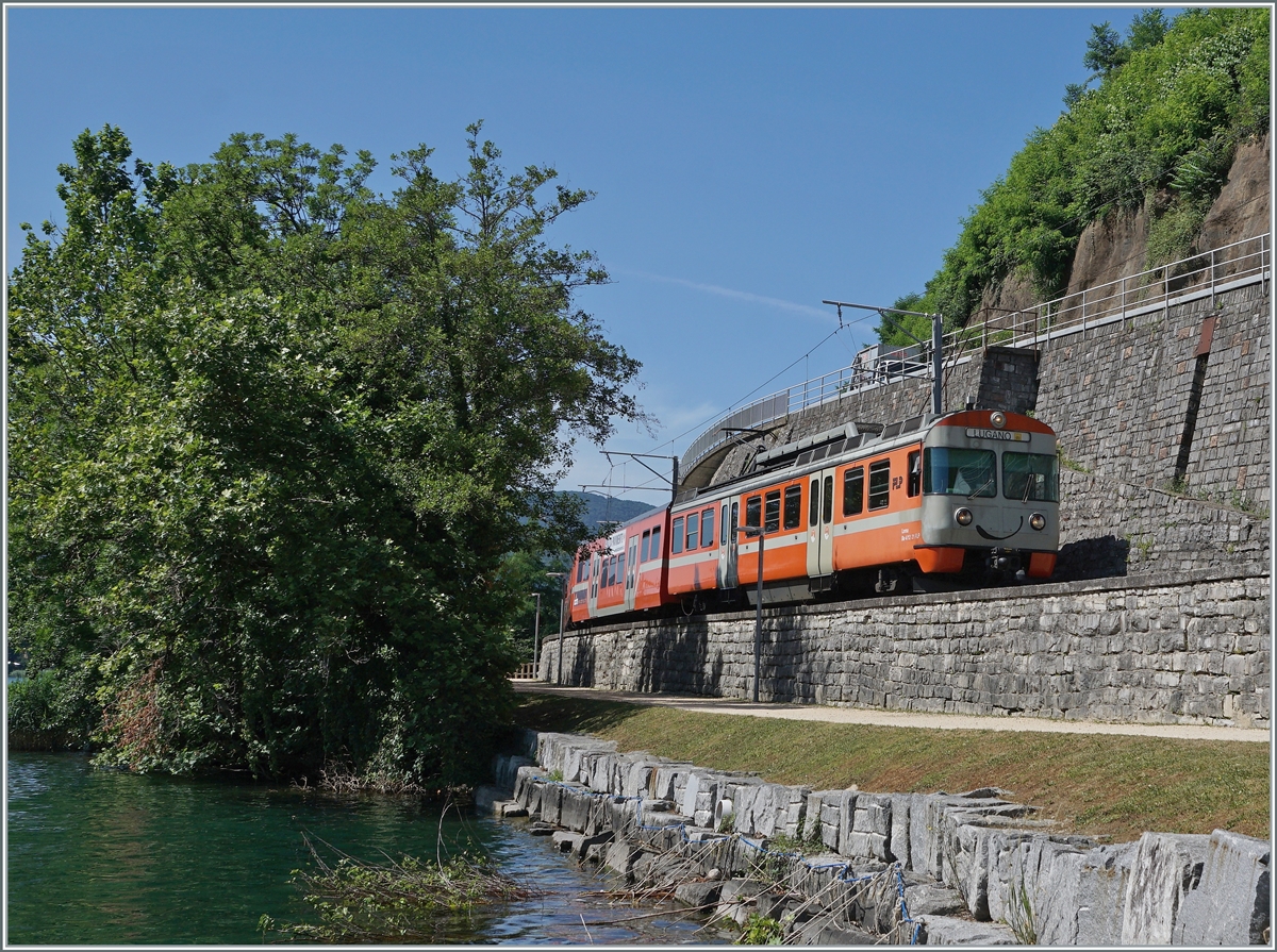 Der lächelnde FLP Be 4/12 21 Lema auf der Fahrt von Ponte Tresa nach Lugano kurz vor Agno. 

23. Juni 2021