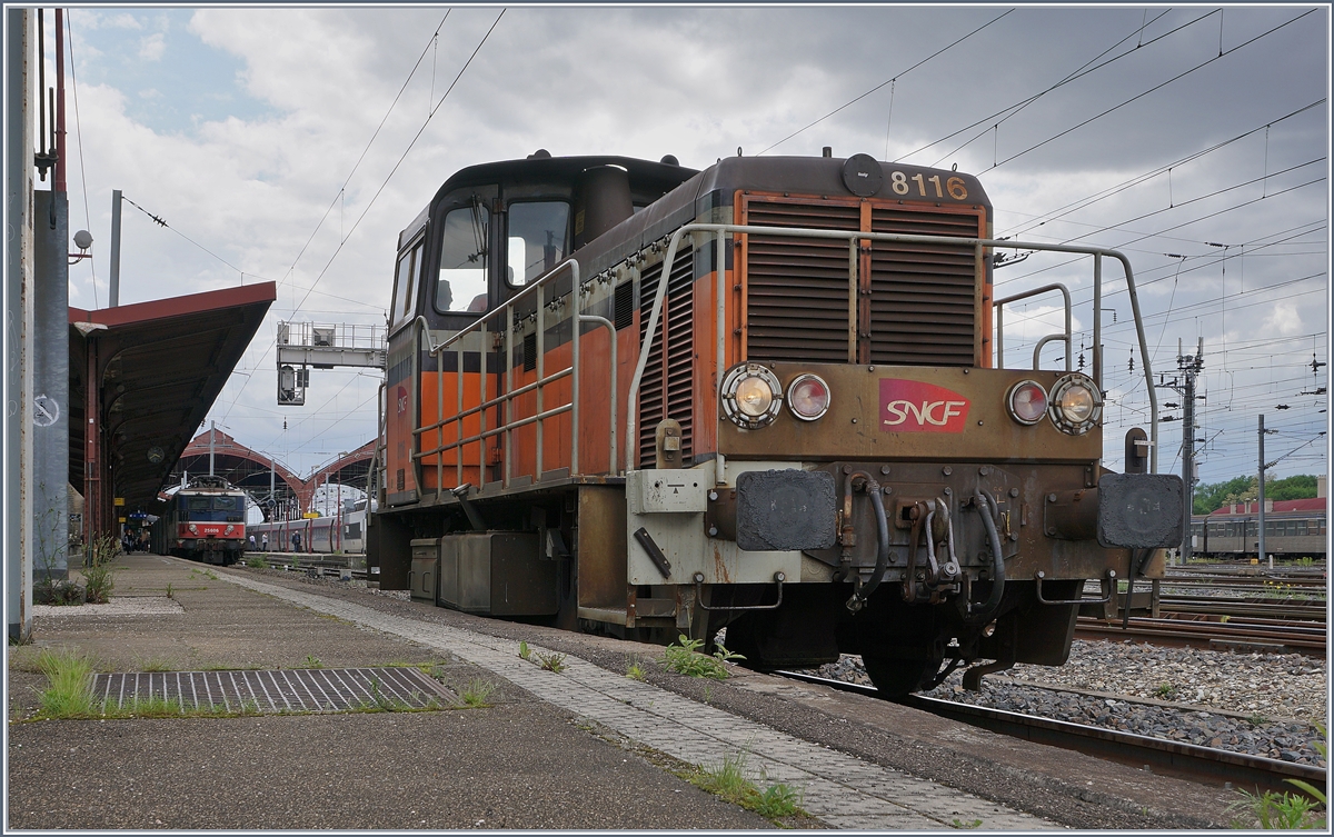 Der Locotracteur 8116 in Strasbourg überraschenderweise noch in seiner Ursprungsfarbgebung. 

28. Mai 2019