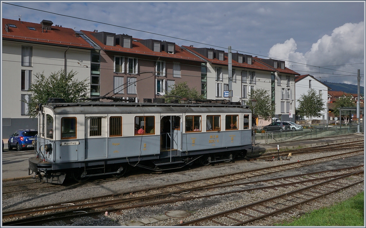 Der MCM BCFeh 4/4 N� 6 (SIG / EGA 1905), seit 1976 bei der Blonay Chamby Bahn (Schenkung AOMC) wartet in Blonay auf die Abfahrt nach Chaulin.
17. Sept. 2017
