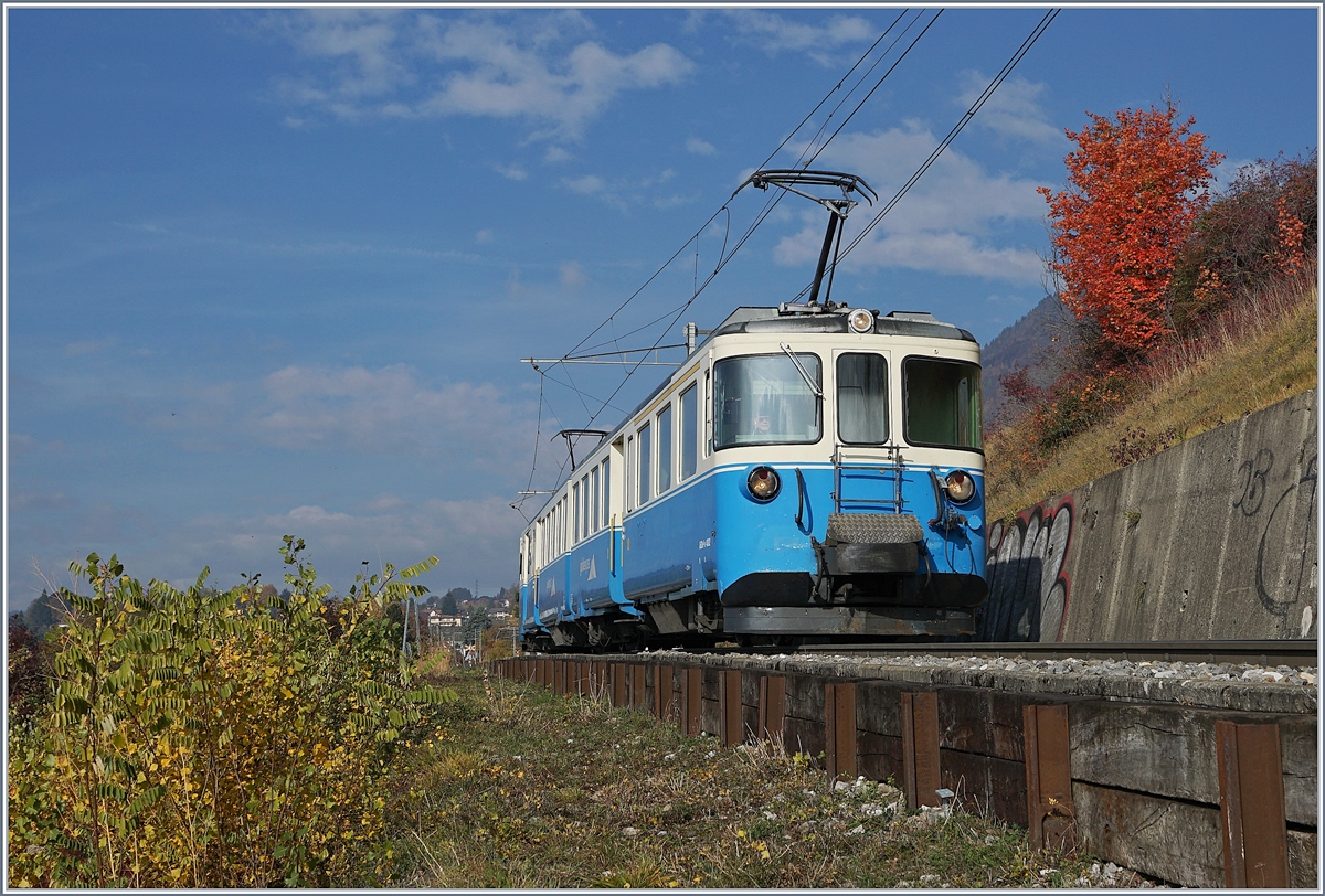 Der MOB ABDe 8/8 4002 VAUD ist kurz nach Planchamp als Regionalzug von Chernex nach Montreux unterwegs.
6. Nov. 2018