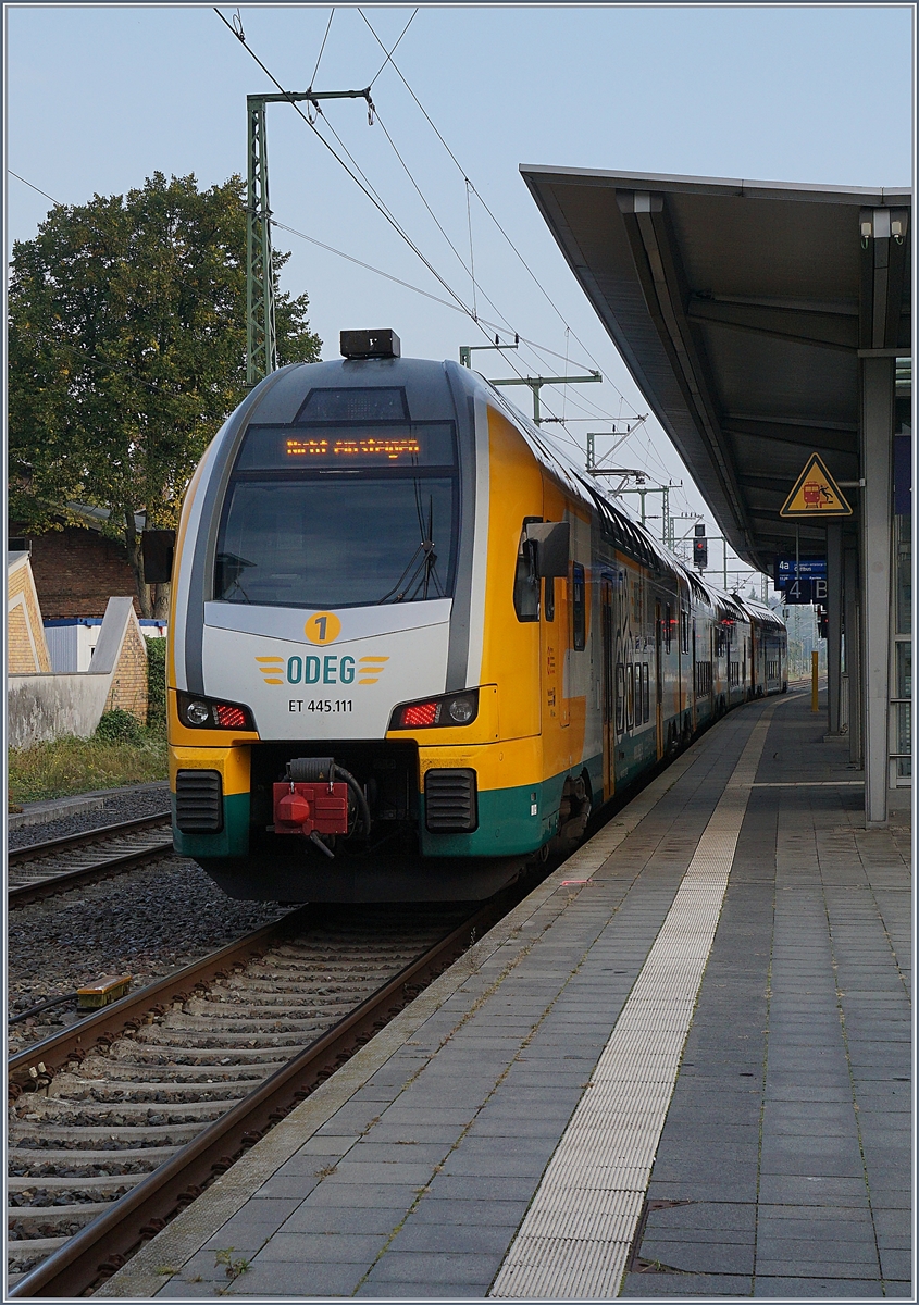 Der ODEG ET 445.111 wartet in Schwerin auf die Abfahrt Richtung Berlin.
23. Sept. 2017