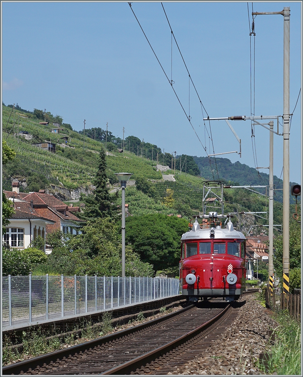 Der OeBB RCe 2/4 N° 607 ist in Ligerz auf der Fahrt nach Balsthal und konnte hier beim ehemaligen Bahnhof als Nachschuss verewigt werden. 

19. Juni 2025