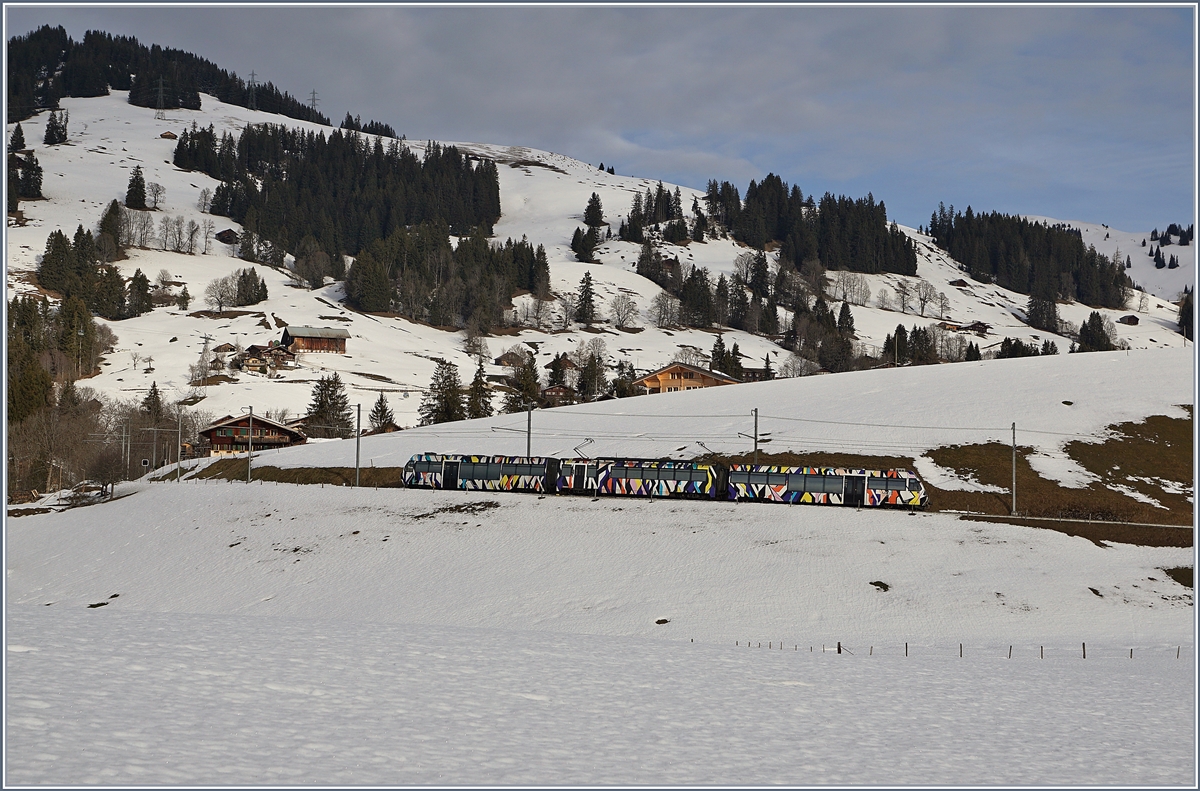 Der von Sarah Morris gestaltete Lenkerpendel  Monarch , zwischen Schönried und Gruben.
10. Jan. 2018