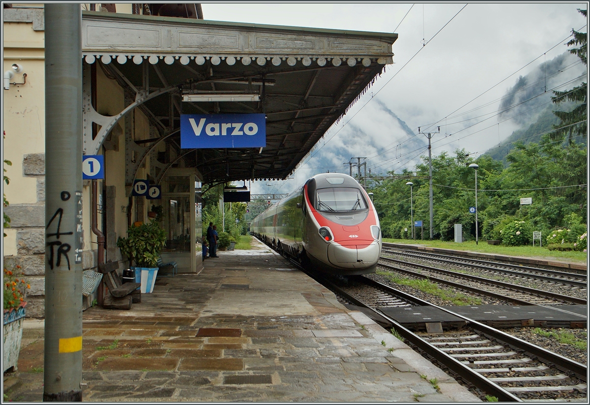 Der SBB ETR 610 f�hrt als EC 37 von Gen�ve nach Venezia Santa Lucia in Varzo durch. 2. Juli 2014 