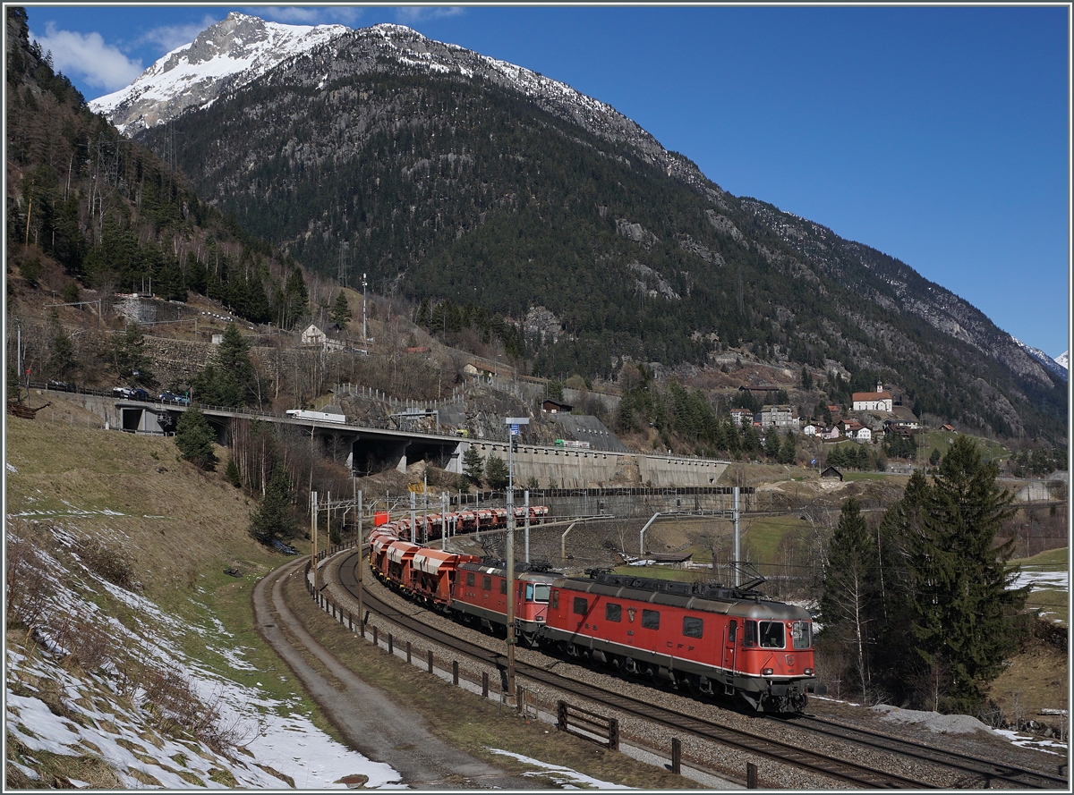Der schöne Kieszug kurz vor dem Wattiner Kehrtunnel. 
17. März 2016