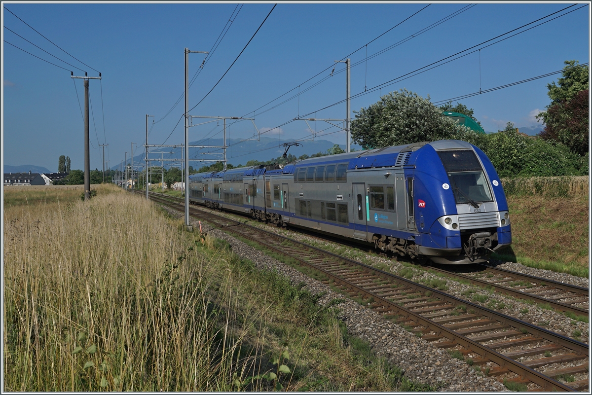 Der SNCF Z 24633  Computermaus  in seiner SNCF Ursprungsfarbgebung als bei Bourdigny.   

19. Juli 2021