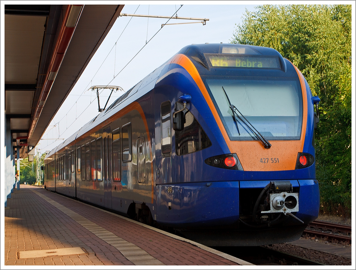 Der Stadler FLIRT 427 051 / 427 551 der cantus Verkehrsgesellschaft mbH steht am 24.08.2013 im Hauptbahnhof Eisenach als R6  (Thüringer Bahn)  Eisenach - Herleshausen - Bebra bereit.

Die cantus gehört zu gleichen Teilen der Hessischen Landesbahn GmbH (HLB) sowie der BeNEX GmbH, einer Tochter der Hamburger Hochbahn AG (HHA).